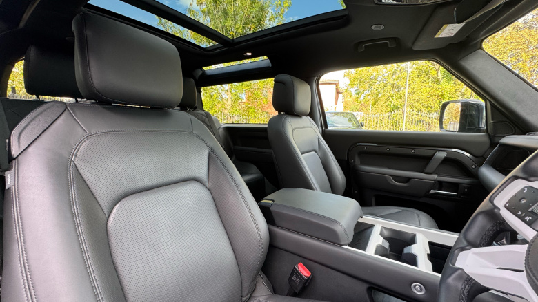 Land Rover Defender 3.0 D250 X-Dynamic HSE 90 3dr Auto Diesel Estate